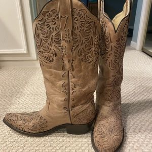 Womens 9.5 Corral snip toe boots